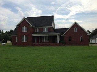 69 Woodridge Dr, Lumberton, NC 28358