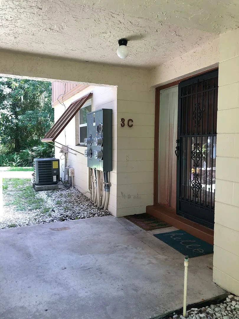 Cute 2 Bedroom / 2 Bath unit in Deltona's Edgewater Condominium Community! — Photo 4
