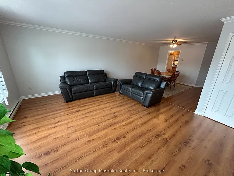 44 King William St #3 — Photo 7