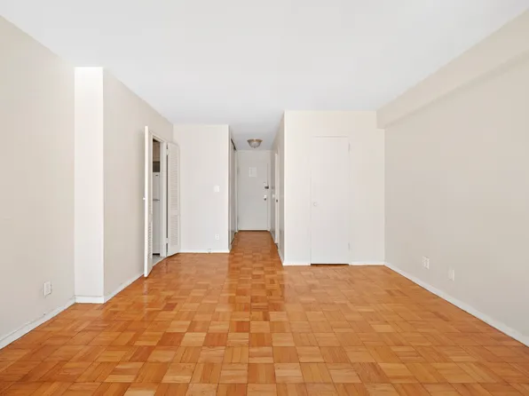 321 East 48th Street image 2 of 8