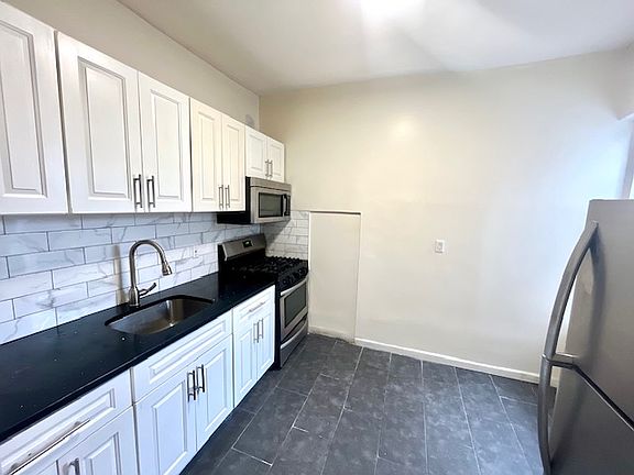 4th image of 261 Patchen Ave APT 3L