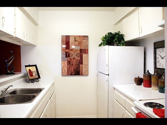 2nd image of 1833 Johanna Dr #5