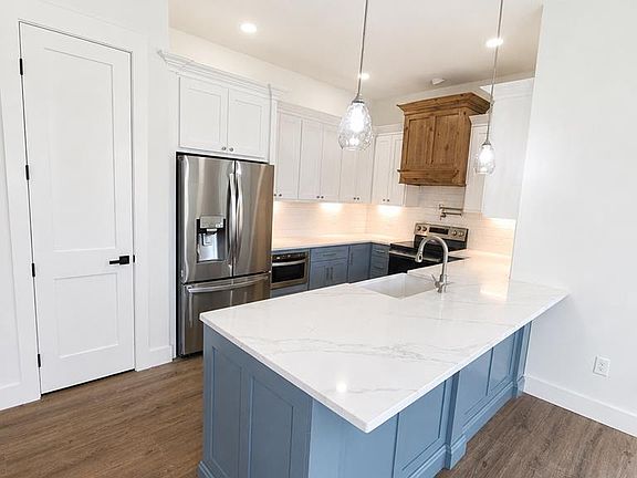 5th image of 305 Vantage Cir