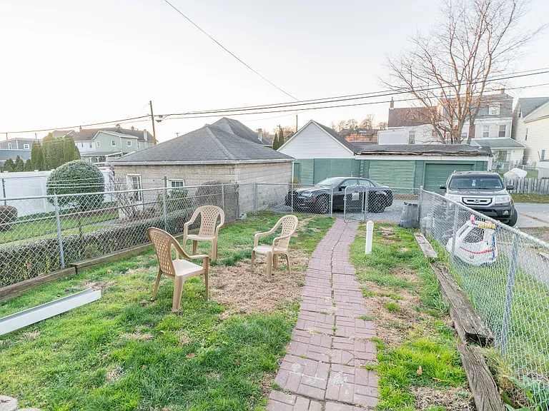 39 Rose St — Photo 43
