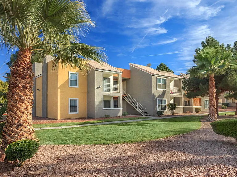 Citrus Apartments — Photo 40