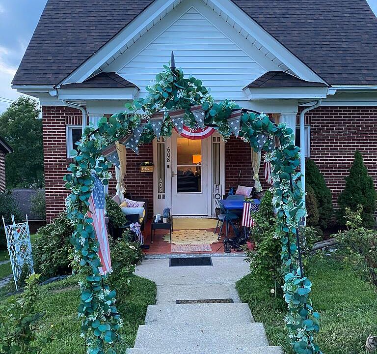 1st image of 608 Pearl St