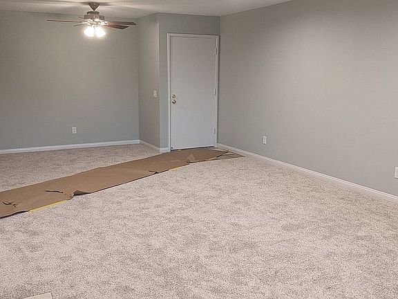 Living Room/Dining Area