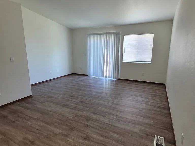 1216 W Franklin St — Photo 8