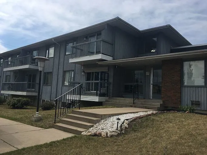 79 Patterson Cres #1-RED — Photo 1
