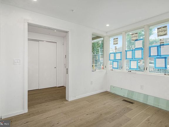 3rd image of 2031 Lombard St