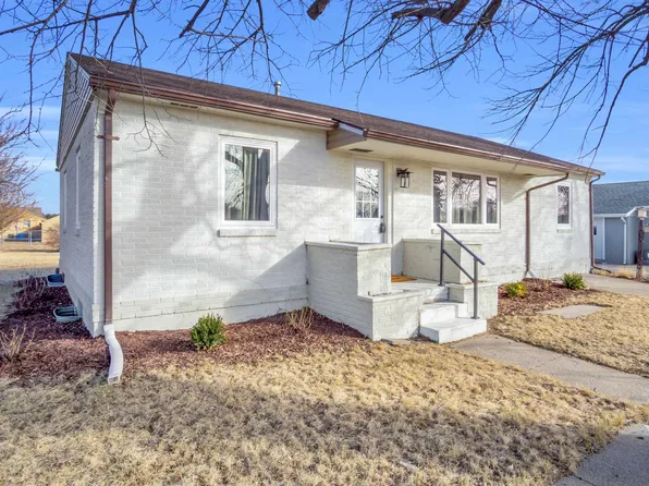 730 N 6th Ave, Broken Bow, NE 68822