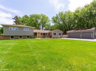 321 Canterbury Ln, Inverness, IL 60010