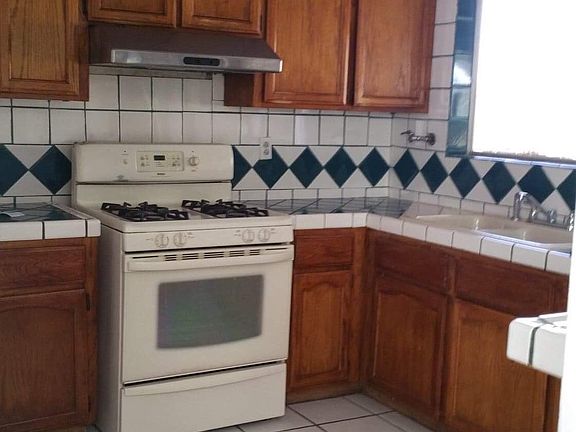 3rd image of 2122 E Villa Ln