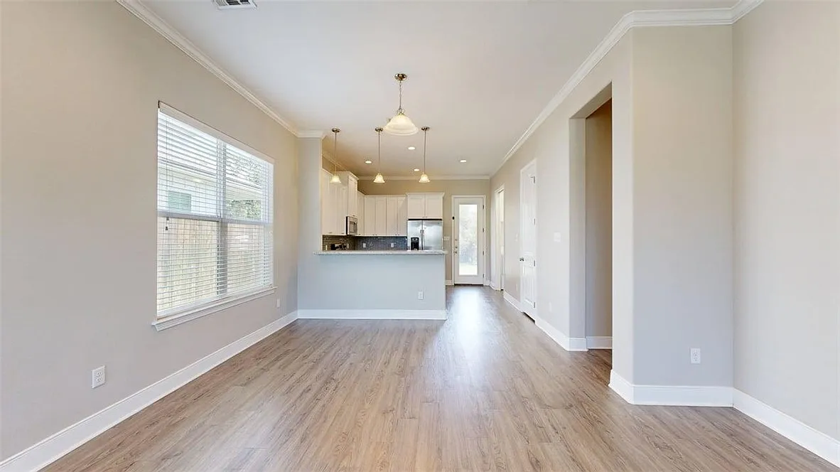 5 bed, 5.5 bath, 2649 sqft, $5,300 — Photo 4