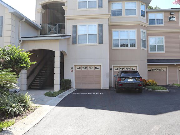 3rd image of 13810 SUTTON PARK Drive #316