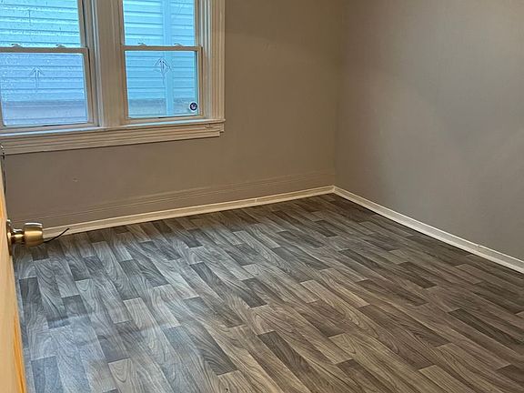 3rd image of 410 Locust St APT 2