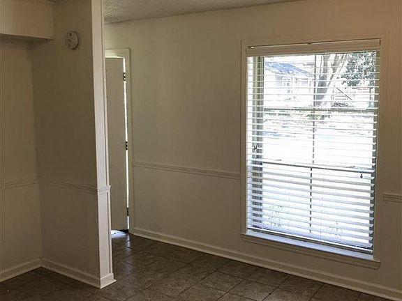 5th image of 2752 Plaza Dr