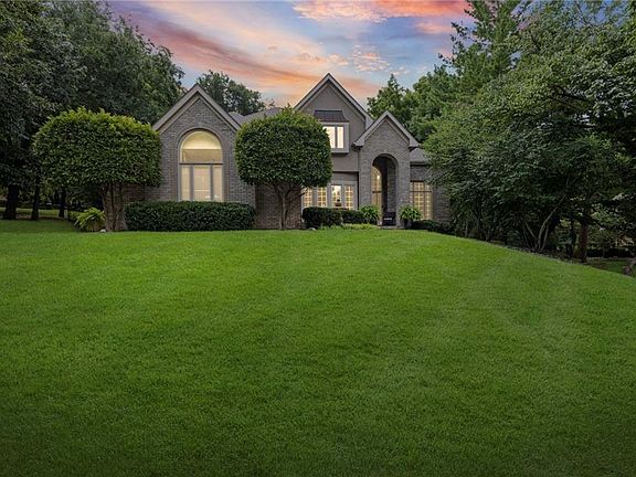 2nd image of 1567 Oakwood Ln