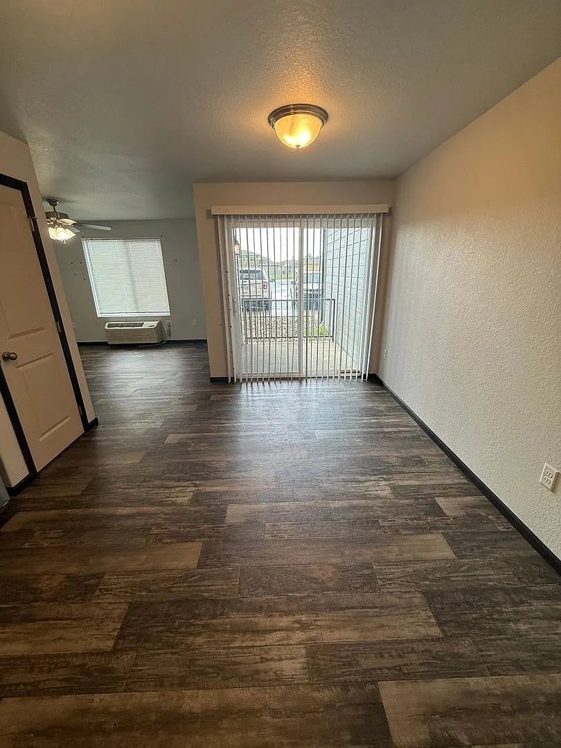 857 Tower Rd — Photo 3