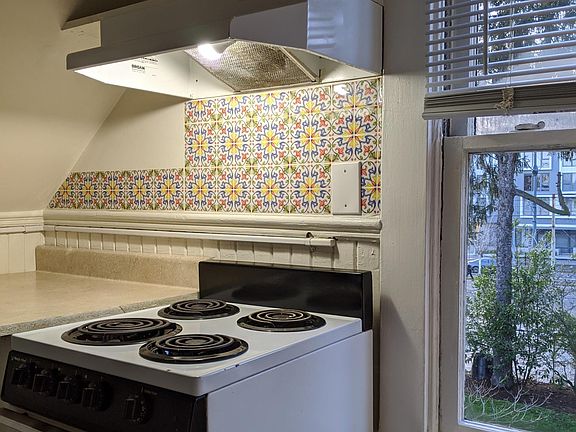 Loads of light in Kitchen