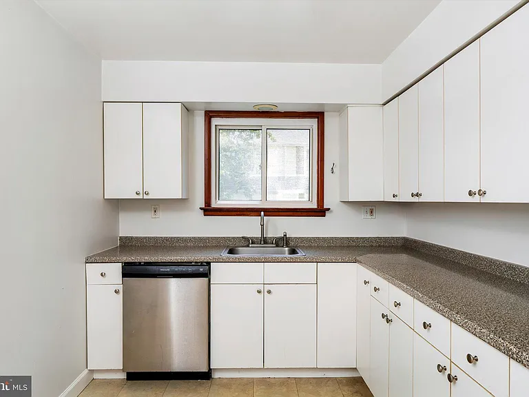 4 Pierson Pl #B — Photo 6