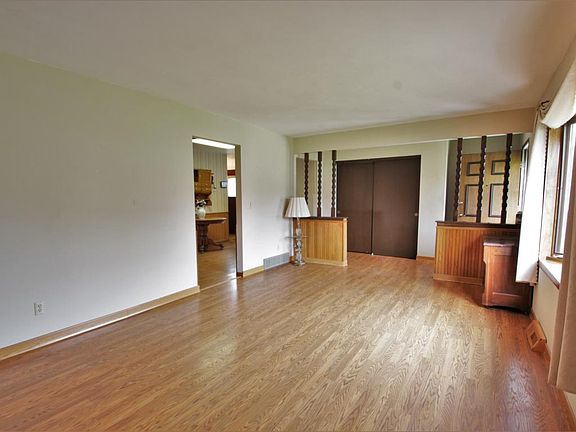 5th image of 1043 Boughton St