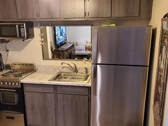 2nd image of 4150 N Sacramento Ave APT G