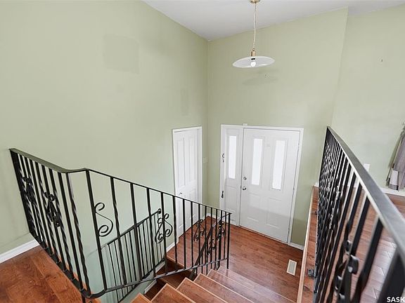 3rd image of 546 Guelph CRESCENT