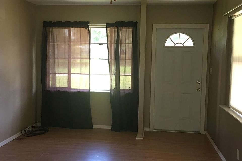 2nd image of 807 Honolulu Dr