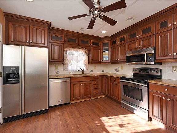 2nd image of 129 Custer Ave
