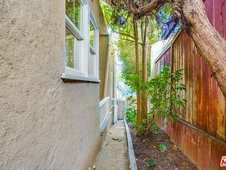 3221 Berkeley Ave — Photo 15