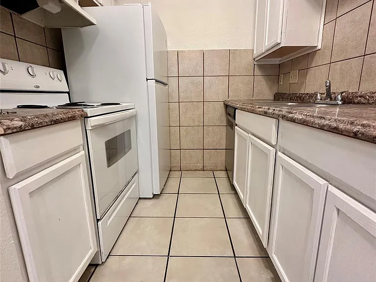 4322 Gillis St #106 — Photo 8