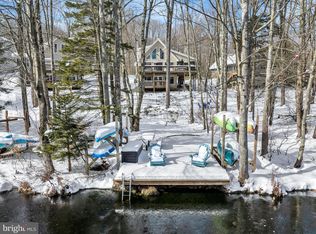 1111 Arrowhead Dr, Pocono Lake, PA