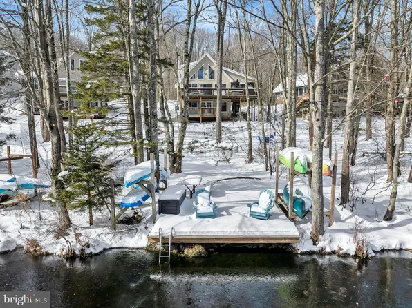 1111 Arrowhead Dr, Pocono Lake, PA 18347