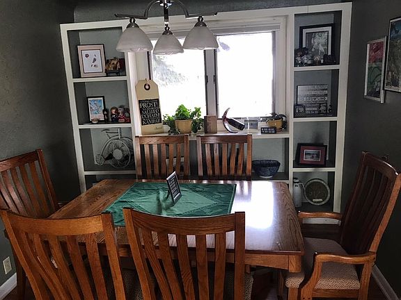Dining room with built-ins