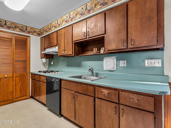 4th image of 234 Sprucewood Drive