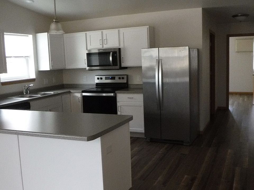 1st image of 221 Woodland Dr APT 1