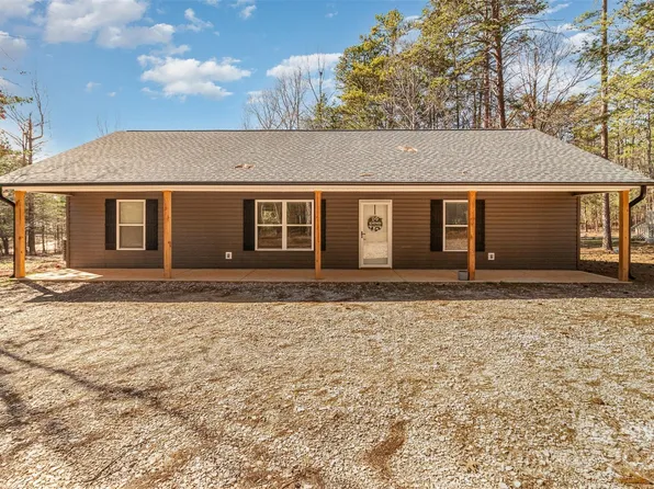 1420 Smith Woods Ln, Hickory Grove, SC 29717
