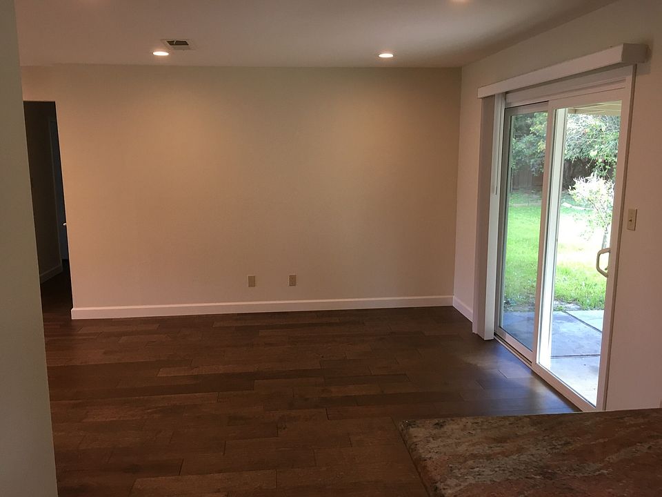 2nd image of 4714 Manitoba Dr