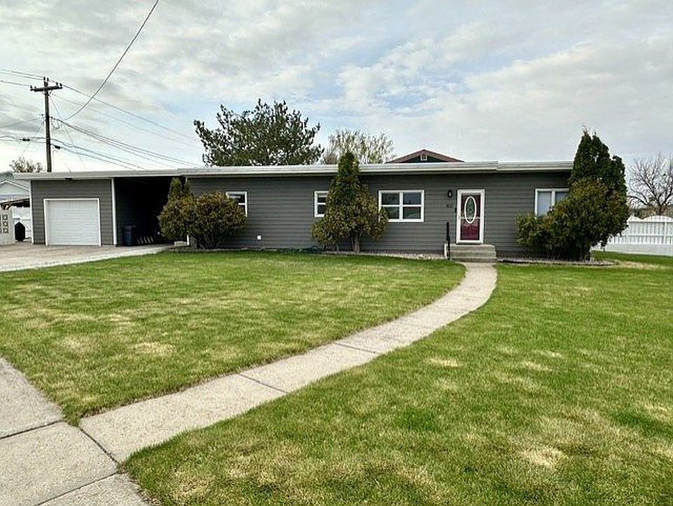 802 4th St SE - Property Image