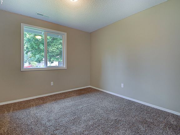 2nd image of 3213 NE 135th Ave
