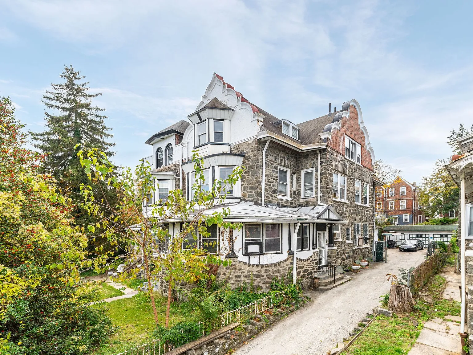 Stunning Newly Updated, Large 1 Bedroom in Overbrook Available Now — Photo 4