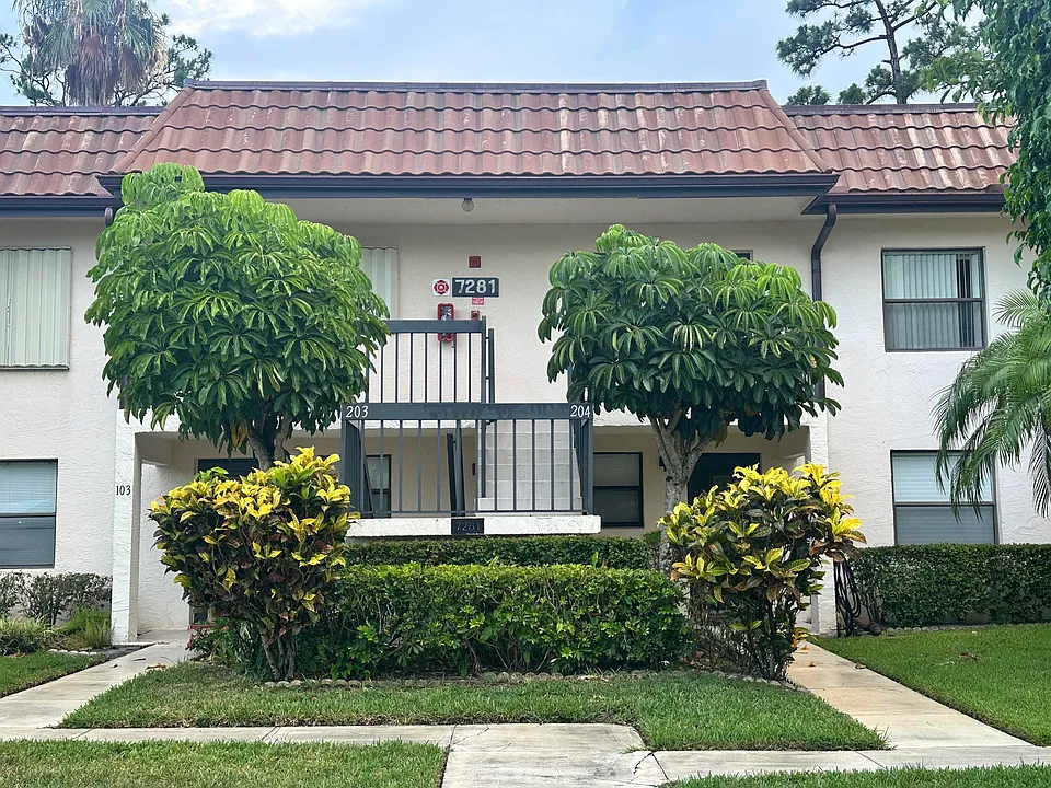 7281 Golf Colony Ct #204