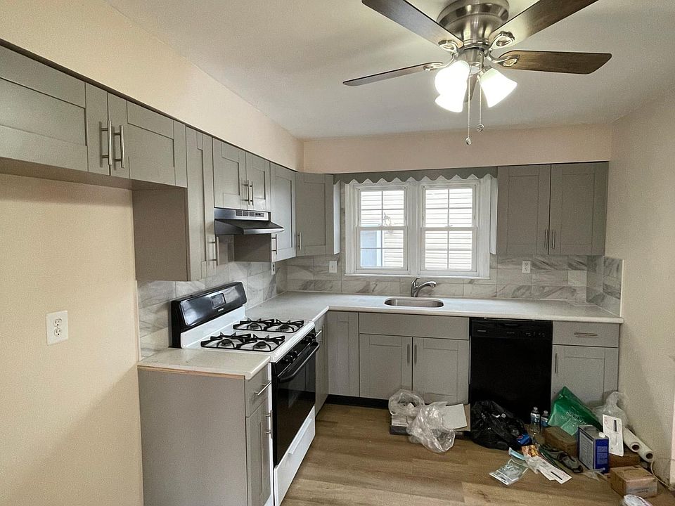 1st image of 151 Kelvin Ave #1