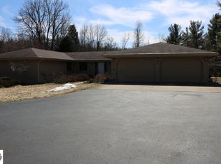 826 E River Rd, Traverse City, MI 49696