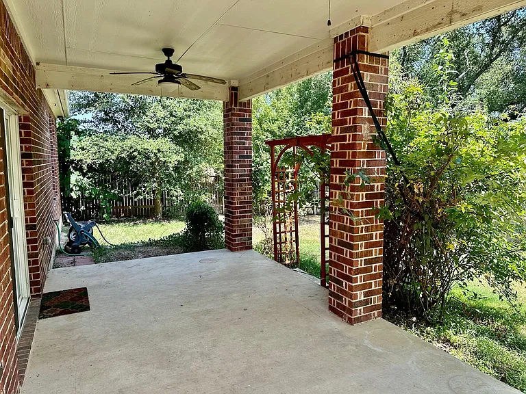 413 Hunters Hill Dr — Photo 32