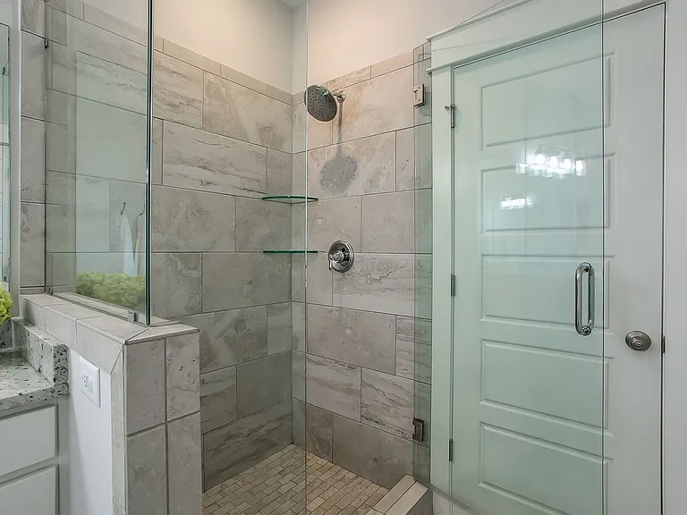 831 Newcomb St — Photo 15