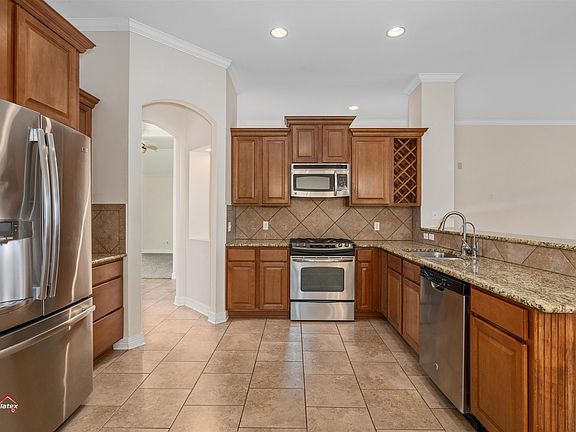 5th image of 306 Avondale Ln