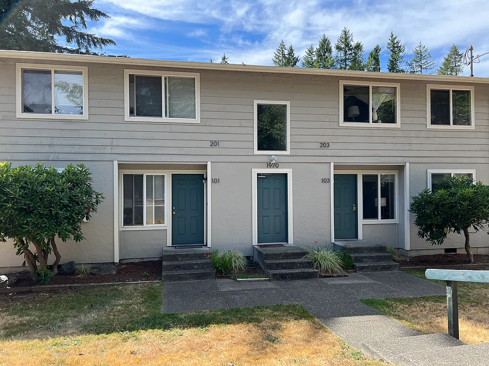 1970 Sidney Ave #201
