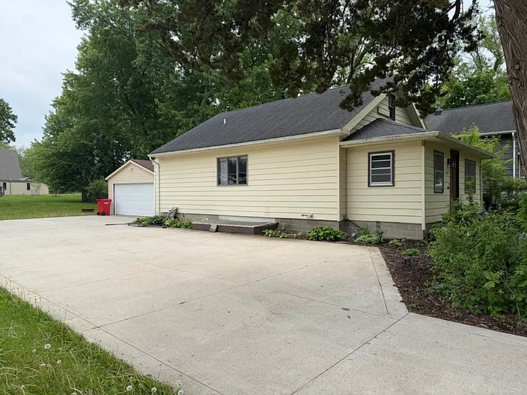 1122 Garfield Ave — Photo 3